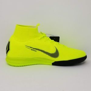 Nike Mercurial Superfly VI Academy IC Hyper Crimson.